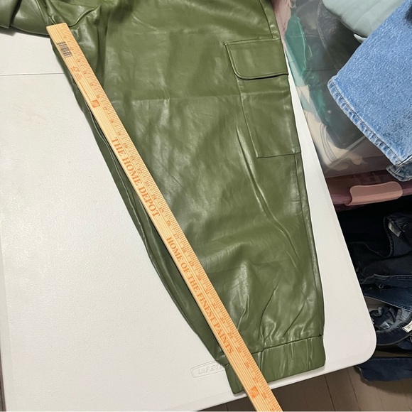Eloquii Green Vegan Leather Cargo Jogger Pants Pull On Size 24 Q - Picture 8 of 10